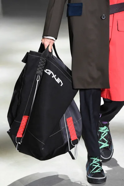 Look 10